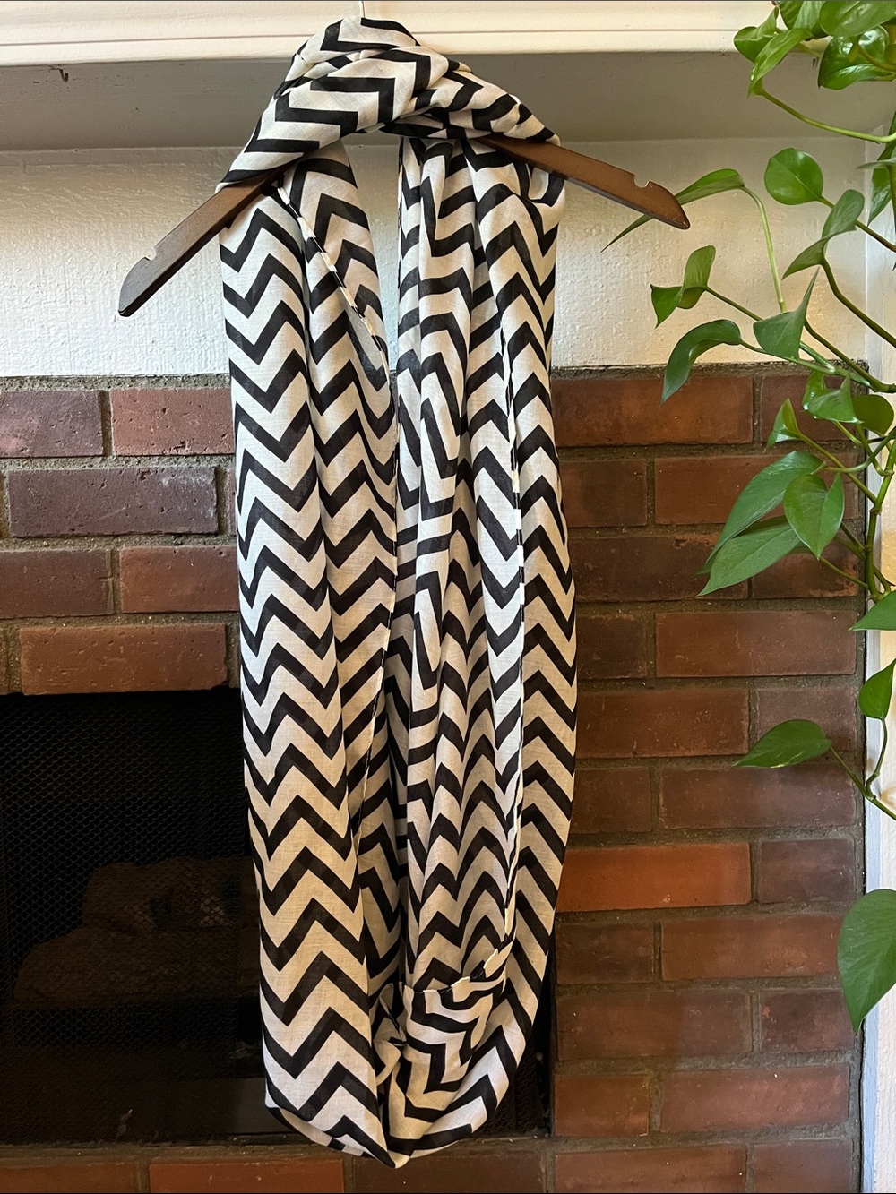Rikka Chevron Wrap Scarf - Black & White